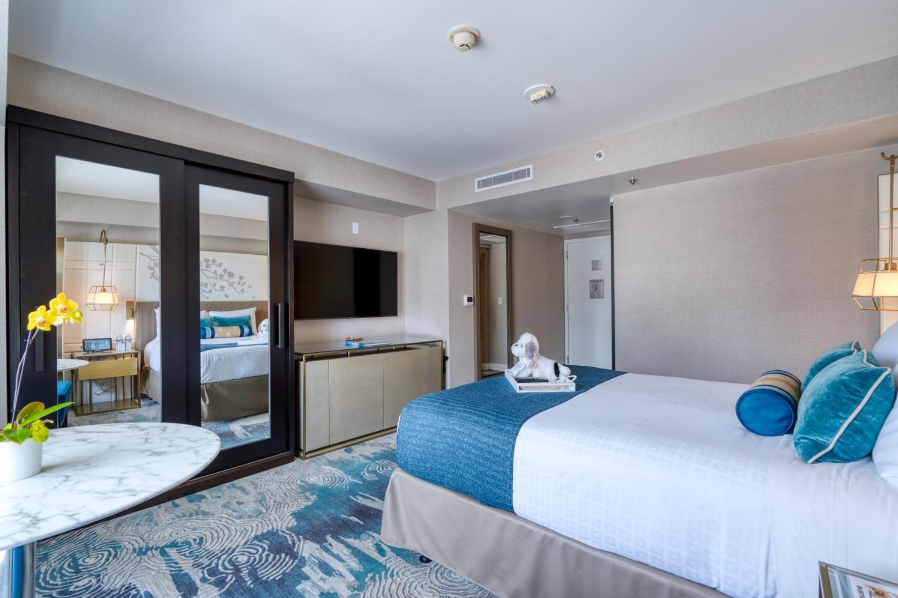 فندق فنددق نيكو سان فرانسيسكو المظهر الخارجي الصورة A guest room at the Hilton San Diego Bayfront