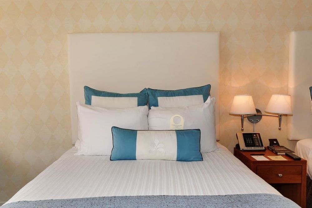 فندق فنددق نيكو سان فرانسيسكو المظهر الخارجي الصورة A bed with pillows